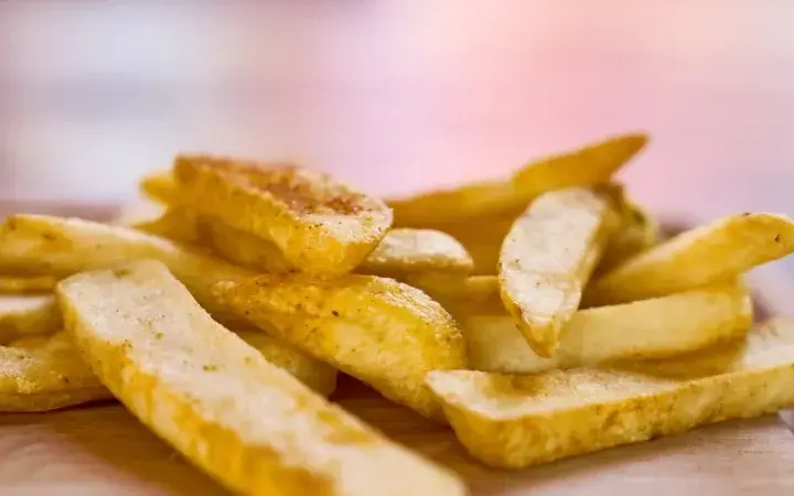 Ile się robi frytki w piekarniku? Sprawdź idealny czas pieczenia