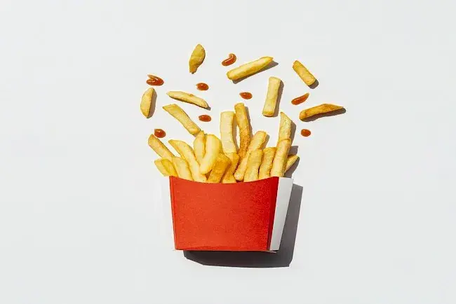 Średnie frytki McDonald's ile gram – poznaj ich wagę i kalorie