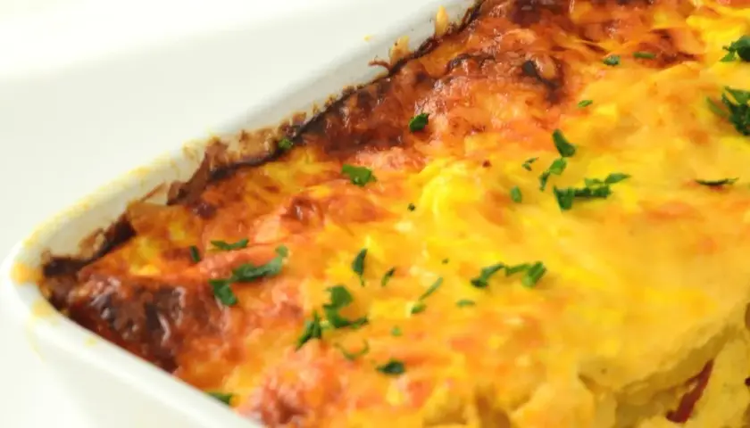 Pyszna zapiekanka ziemniaczana z chorizo – łatwy przepis na obiad