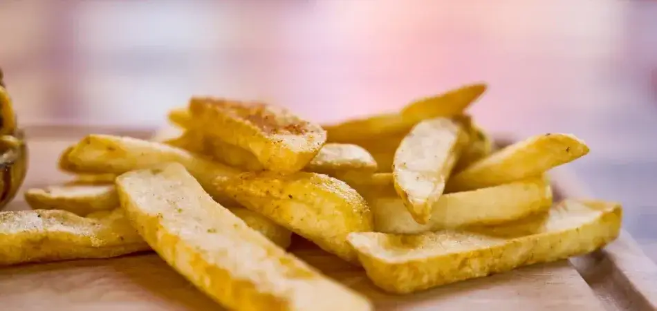 Zdjęcie Ile powinny się piec frytki w piekarniku, aby były idealnie chrupiące?